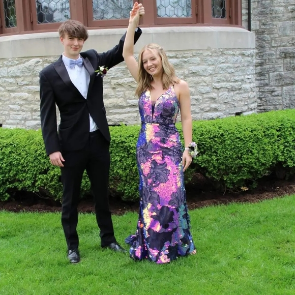 Prom dress - Picture 2 of 6